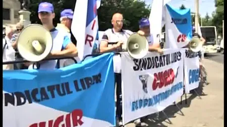 Sute de oameni din industria apărării au protestat la Cotroceni