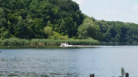 Poliţia, în misiune pe Lacul Snagov. Sportivii de la lotul olimpic de canotaj nu se pot antrena din cauza şalupelor