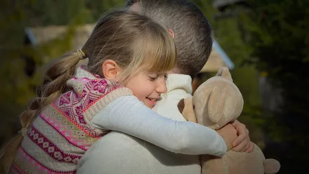 Tatăl său îi scria biletele în fiecare zi, însă se simţea ruşinată. Mai târziu a ajuns să le regrete