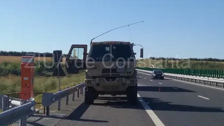 Un TIR al armatei americane a luat foc pe Autostrada Soarelui