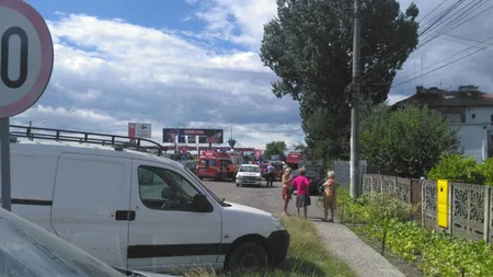 Explozie la un bloc, pe DN1. Traficul în zonă a fost restricţionat