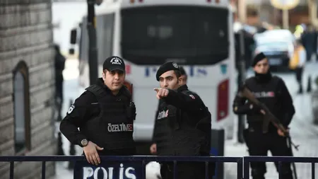Mandate de arestare pentru 42 de jurnalişti, în Turcia