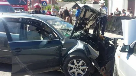 Accident grav în Bistriţa, cu şapte răniţi, între care trei copii. S-a intervenit cu elicopterul SMURD