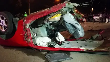 Carnagiu pe şosea, lângă Ploieşti. Cinci persoane au murit într-un accident rutier