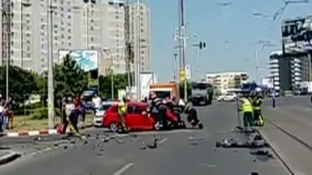 Accident în Capitală. Un tramvai a lovit un autoturism