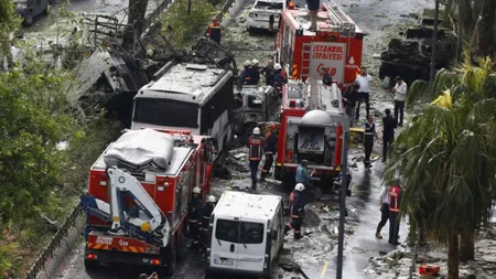 O persoană a murit şi alte 20 au fost rănite, printre care şi turişti străini, în urma unui ATAC cu BOMBĂ într-o staţiune din Thailanda