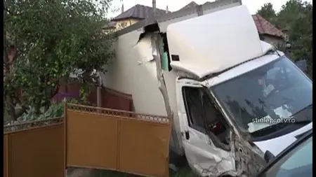 Un primar şi soţia sa, OMORÂŢI de maşină pe trotuar