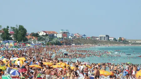 Furturile de pe plajă, hoteluri şi pensiuni au scăzut cu aproape 40% faţă de 2015, deşi anul acesta au mai mulţi turişti