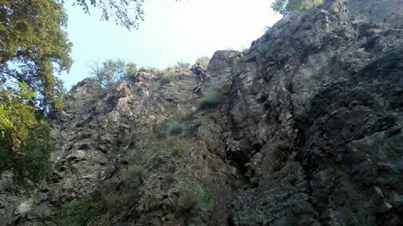 Operaţiune dramatică de salvare în munţi. Un tânăr a rămas blocat pe Dealul Cetăţii FOTO
