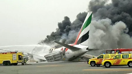 Avion prăbuşit la Dubai în timpul aterizării. La bord se aflau 275 de pasageri VIDEO