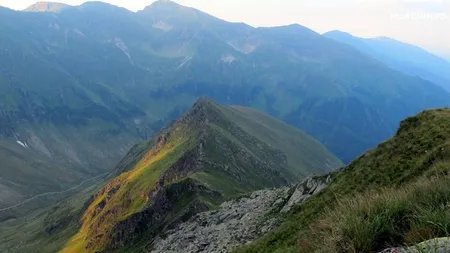 O turistă din Germania a căzut într-o prăpastie, în Munţii Făgăraş. Salvamontiştii nu pot ajunge în zonă