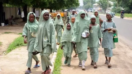 Guvernul nigerian încearcă să negocieze cu gruparea jihadistă Boko Haram o eliberare a fetelor din Chibok ţinute ostatice de islamişti