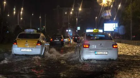 21 oameni au murit în urma furtunilor puternice care au măturat Macedonia în ultimele zile UPDATE