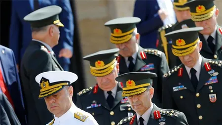 Turcia, Decret de Stat: Au fost schimbaţi din funcţii 167 de generali