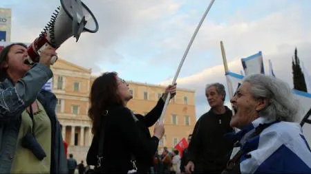Centrul Atenei, scena unor violenţe comise de către aproape 200 de persoane