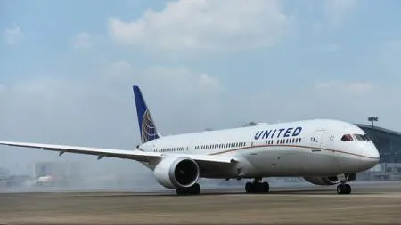 Doi piloţi ai United Airlines, reţinuţi în stare de ebrietate înainte de decolarea din Glasgow