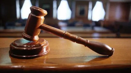 Un fost judecător din Slatina, în război cu fiica sa pentru nepotul său
