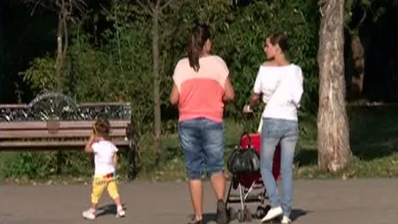 România cunoaşte o scădere masivă a numărului de nou născuţi. De ce nu mai fac tinerii copii?