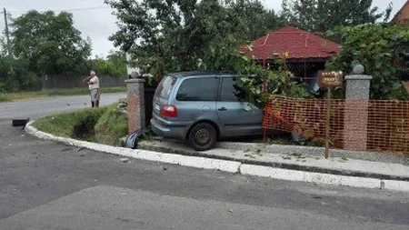 Momente de panică la masa de prânz. O familie s-a trezit cu o maşină pe grătar FOTO