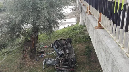 ACCIDENT MORTAL în Gorj. Un bărbat a plonjat cu maşina în Gilort