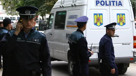 Două monede din aur cu valoare de tezaur, recuperate de poliţiştii din Vâlcea în urma unor percheziţii domiciliare