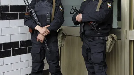 Schimb de focuri la Moscova. Indivizi cu TOPOARE şi arme de foc i-au atacat pe poliţişti. Cel puţin trei morţi UPDATE