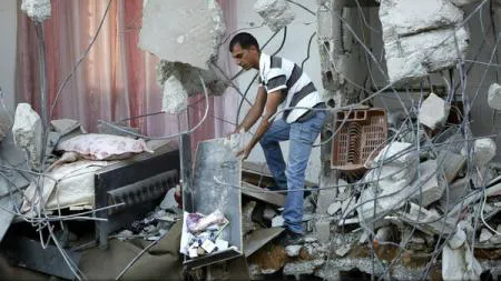 Un mort şi 22 de răniţi după prăbuşirea unui bloc de patru etaje peste o cafenea la Casablanca