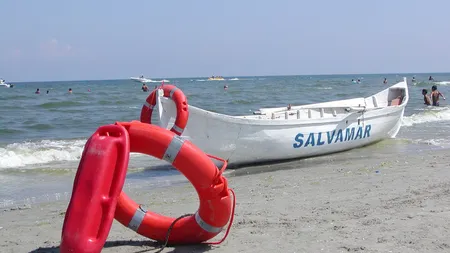 Marea a făcut din nou victime pe litoral. Doi turişti au fost luaţi de valuri