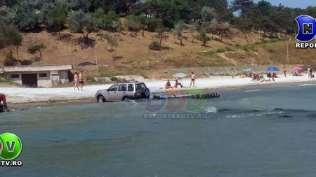 TUPEU fără margini. Şi-a parcat Land Rover-ul în mare, printre turiştii de la Olimp