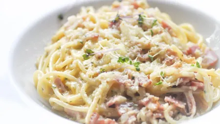 Spaghete carbonara. Reţetă recomandată de Jamie Oliver
