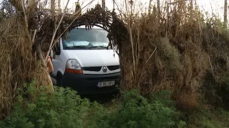 CAZ INCREDIBIL în Ialomiţa. Un bărbat trăieşte izolat într-o dubă VIDEO