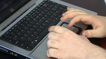 Un elev a spart website-ul preşedintelui ţării pentru a cere să fie amânate examenele