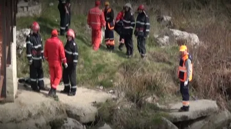 Toţi turiştii blocaţi în peştera din Munţii Apuseni, scoşi la suprafaţă după aproape şapte ore UPDATE