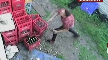 Un tânăr a vandalizat o pizzerie şi o terasă din Sibiu. Incidentul, filmat de camerele de supraveghere VIDEO