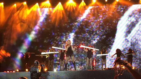 Lidia Buble, făcută praf de fani după prestaţia jalnică de la MMA: Ai dat de două ori din fund, ai copiat ceva din Beyonce