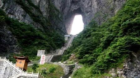 Fenomenele incredibile ale naturii. Poarta Raiului, China VIDEO