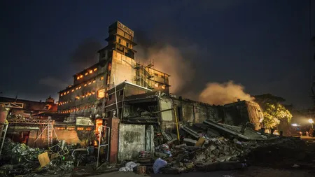 Incendiu la o fabrică, lângă Dhaka. Cel puţin 24 de morţi şi 74 de răniţi