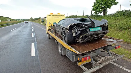 Soţia unui POLITICIAN a distrus un Lamborghini la două minute după ce a primit maşina VIDEO