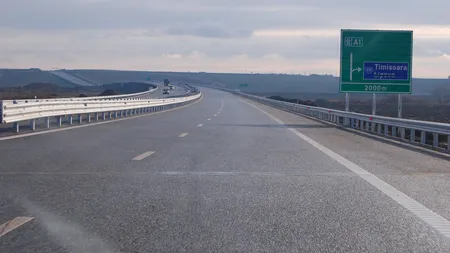 Un TIR încărcat cu făină a luat foc pe A1. Sensul către Capitală a fost blocat