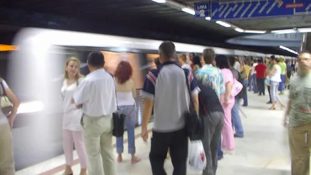Circulaţie blocată la metrou în prima zi de şcoală, după ce o garnitură s-a stricat
