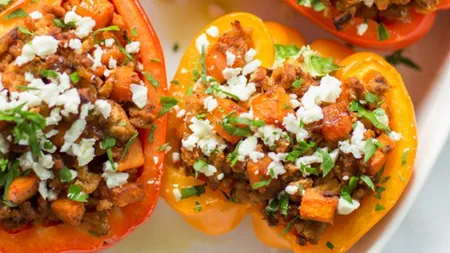 Ardei umpluţi cu carne de curcan şi cartofi, reţetă delicioasă de toamnă