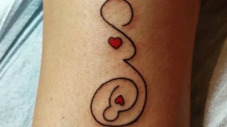 Atenţie mare. Dacă vezi o femeie cu acest tatuaj, îmbrăţişează-o. Uite de ce