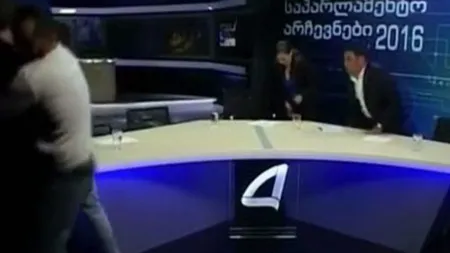 Doi politicieni din Georgia s-au luat la bătaie în timpul unei emisiuni în direct VIDEO