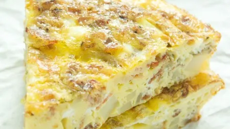 Reţeta zilei: Budincă de ouă şi cartofi cu şuncă, la cuptor