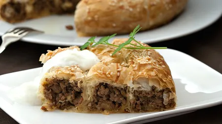 Reţetă bosniacă de plăcintă cu carne de vită