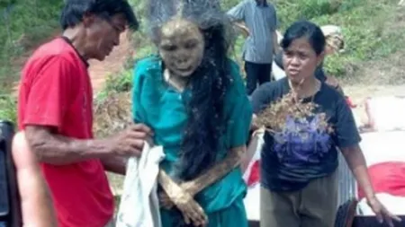 Cel mai bizar obicei din lume. Scot cadavrele din morminte după 3 ani, iar rudele se fotografiază cu ele FOTO