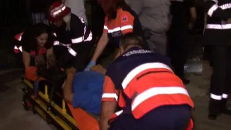 Doi oameni, soţ şi soţie, au văzut moartea cu ochii după ce au căzut într-un canal de patru metri