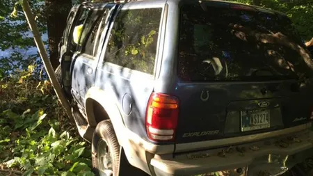 Un bărbat a stat trei zile în maşină, alături de iubita MOARTĂ. Cum l-au găsit POLIŢIŞTII