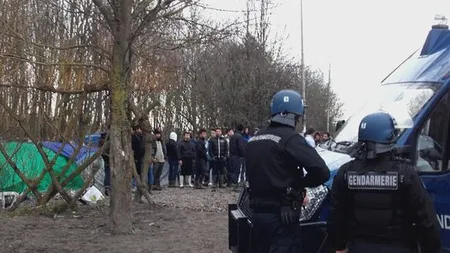 Guvernul din Franţa vrea să închidă tabăra de imigranţi de la Calais