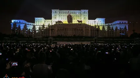 iMapp Bucharest: 104 proiectoare vor lumina sâmbătă seară Palatul Parlamentului